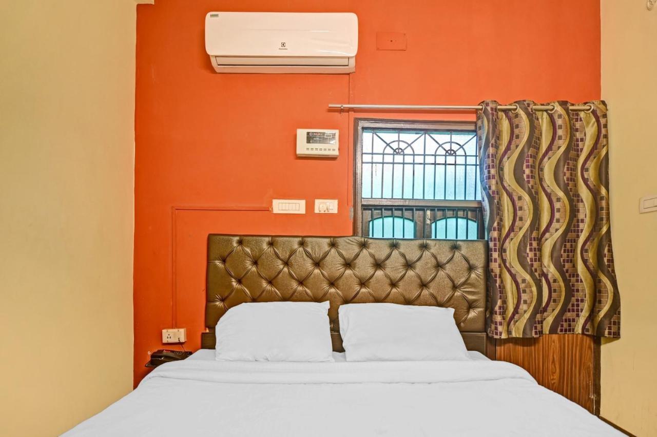 Oyo 7498 Aparajita Hotel 3*